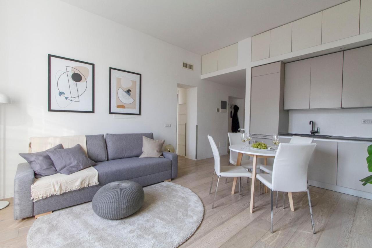 Luxury And Spacious Apartment มิลาน ภายนอก รูปภาพ